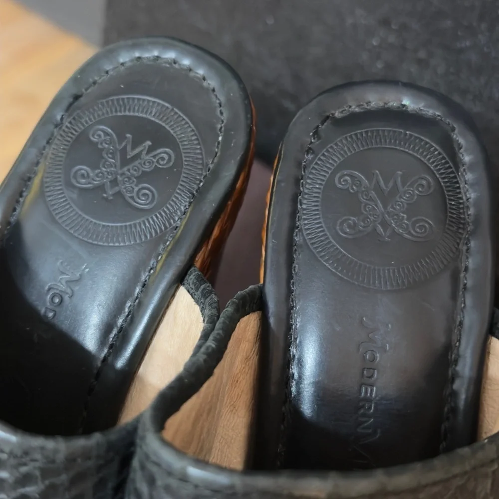 Modern Vintage Black Leather Brown Wedge Mules Size 7
